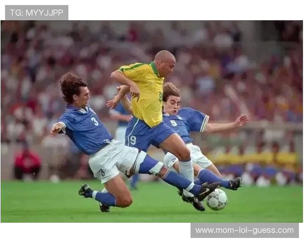 英国足球明星亲临球场精彩瞬间展现激情与实力