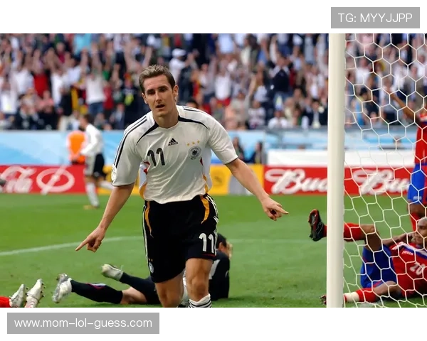 足球上的小黑点是什么球星的标志性特征你知道吗探秘背后的故事