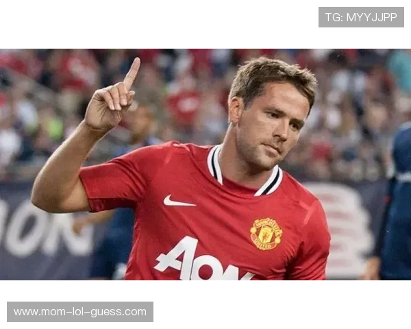 足球明星背影男头像真人版展示力量与魅力的完美结合 足球明星背影男头像真人版展示力量与魅力的完美结合